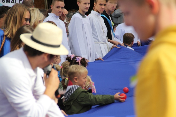 Piknik parafialny na Muchoborze Wielkim