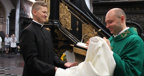 Na początku III roku formacji do kapłaństwa klerycy otrzymują sutannę.