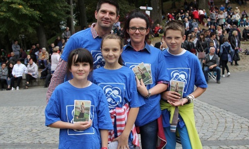 Gabriela i Michał Wandzlowie z Godziszki z dziećmi.