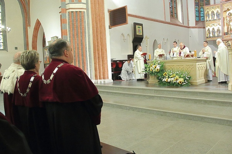 Msza św. na inaugorację roku akademickiego na politechnice