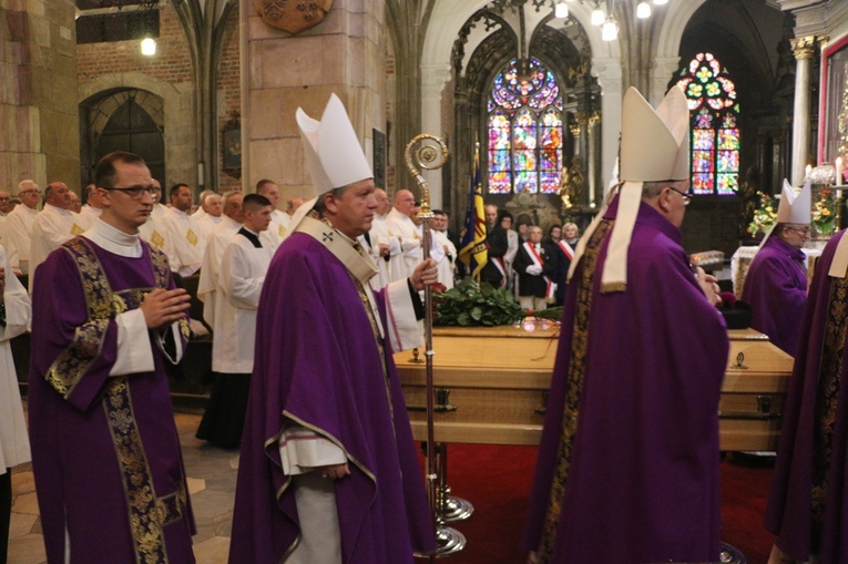 Pogrzeb śp. ks. prał. Mariana Biskupa