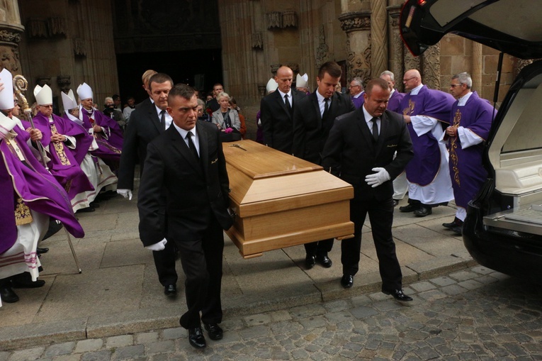 Pogrzeb śp. ks. prał. Mariana Biskupa