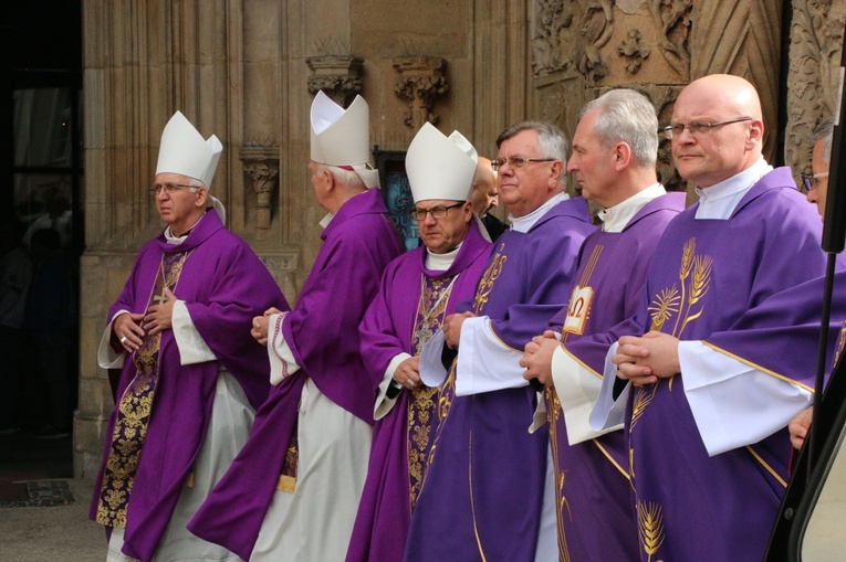 Pogrzeb śp. ks. prał. Mariana Biskupa