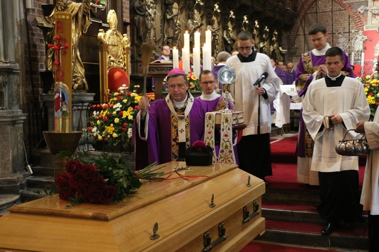 Pogrzeb śp. ks. prał. Mariana Biskupa