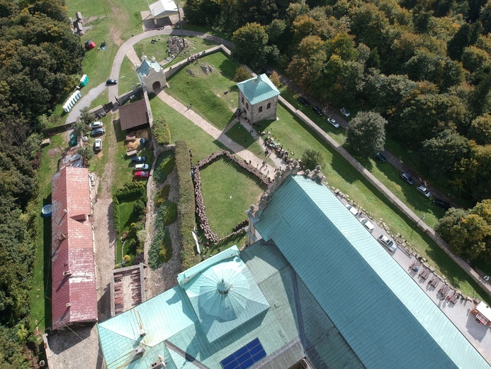 Pielgrzymka Skautów Europy na Święty Krzyż - ujęcia z drona