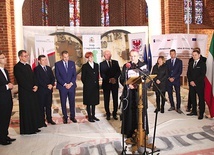 Konferencja prasowa odbyła się w remontowanej katedrze.