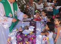 ▲	W brazylijskim interiorze Mszę św. odprawia się  w najróżniejszych miejscach i okolicznościach.