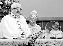 Zmarły kapłan w Szczawnie-Zdroju podczas nadania placowi imienia ks. prał. Alojzego Schmidta.