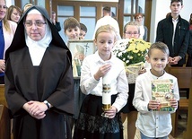 ▲	W liturgię aktywnie włączyli się uczniowie ze szkoły  Jana Pawła II w Gołkowicach. 