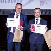 ◄	Dariusz Dybowski (z lewej) i Rafał Górski – najlepsi chirurdzy na Mazowszu, wybrani w plebiscycie Hipokrates Roku.