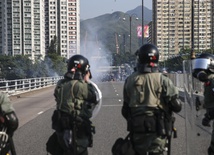 Media w Hongkongu: Policja postrzeliła demonstranta ostrą amunicją