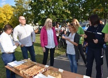 Stalowa Wola. IV Piknik Sąsiedzki. Konkurs na najlepsze ciasto.