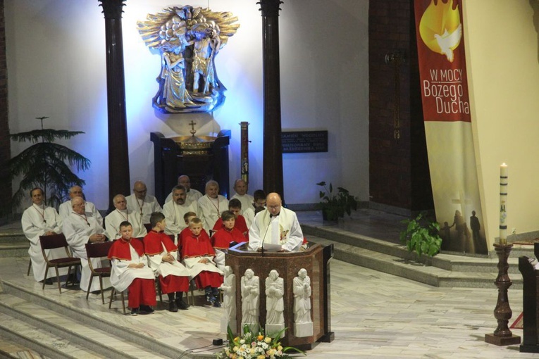 Wprowadzenie figury św. Michała Archanioła w parafii pw. NMP Królowej Polski w Świdnicy
