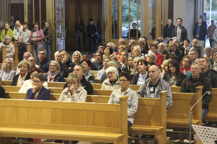 Wprowadzenie figury św. Michała Archanioła w parafii pw. NMP Królowej Polski w Świdnicy