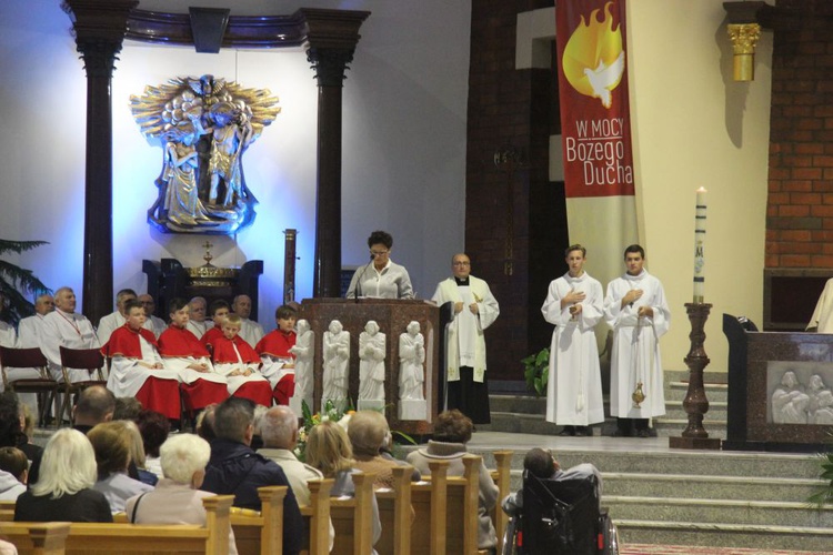 Wprowadzenie figury św. Michała Archanioła w parafii pw. NMP Królowej Polski w Świdnicy