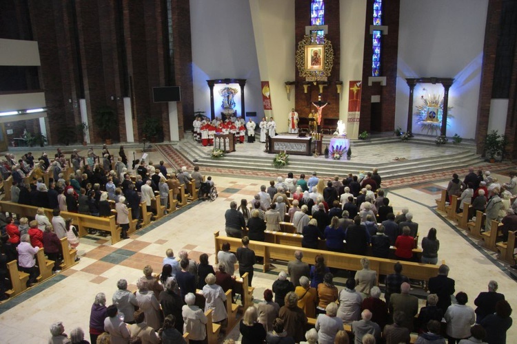 Wprowadzenie figury św. Michała Archanioła w parafii pw. NMP Królowej Polski w Świdnicy