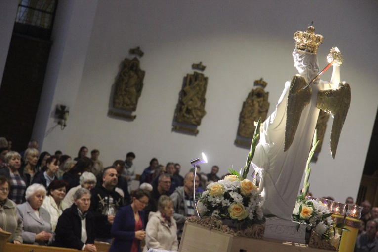 Wprowadzenie figury św. Michała Archanioła w parafii pw. NMP Królowej Polski w Świdnicy
