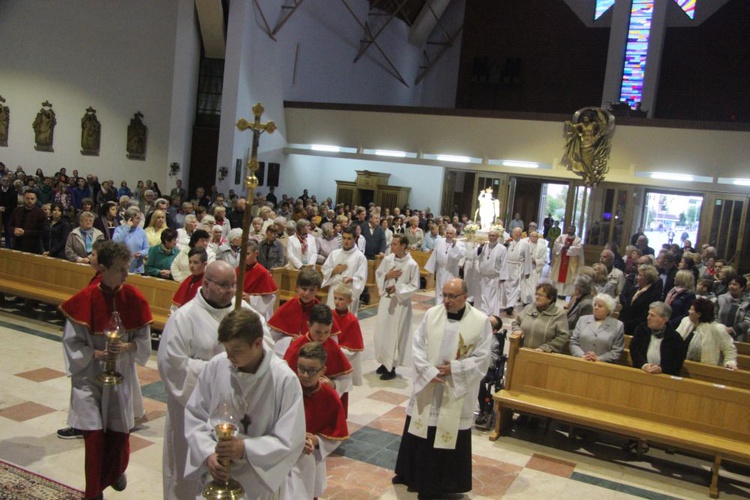 Wprowadzenie figury św. Michała Archanioła w parafii pw. NMP Królowej Polski w Świdnicy