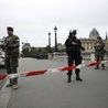 Atak nożownika na komendzie głównej policji w Paryżu