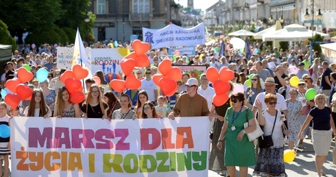 W radomskich Marszach dla Życia i Rodziny corocznie bierze udział kilka tysięcy osób.