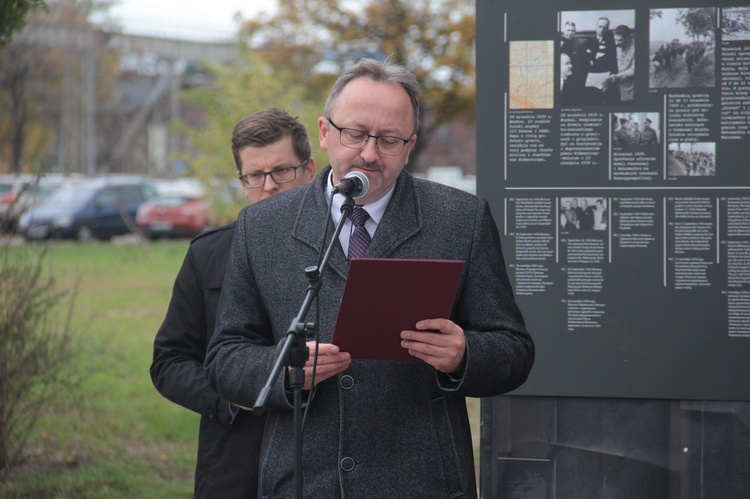 Wystawa "Ściany totalitaryzmów. Polska 1939-1945"