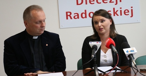 Do udziału w imprezie zapraszają ks. Robert Kowalski, dyrektor diecezjalnej Caritas, i Paulina Zalewska.