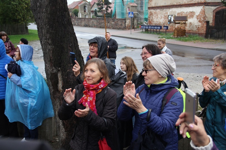 Pielgrzymka jadwiżańska z Brzegu Dolnego do Łososiowic