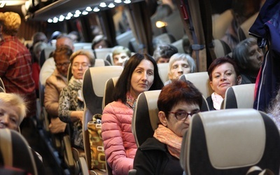 O 5.30 grupa pań wyruszyła w autokarową pielgrzymkę do Włoch.