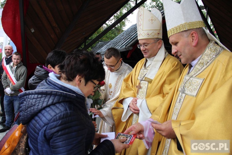 Pielgrzymka Róż Żywego Różańca do Rokitna