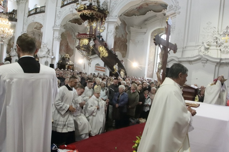 Tysiące płatków Róż Żywego Różańca