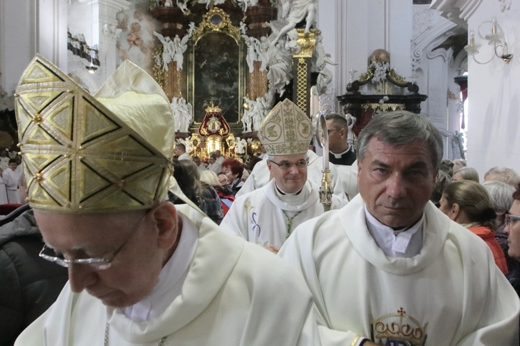 Tysiące płatków Róż Żywego Różańca