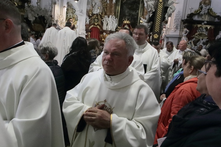 Tysiące płatków Róż Żywego Różańca