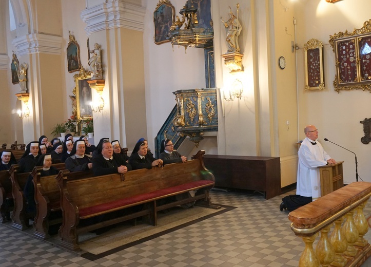Pielgrzymka osób konsekrowanych do sanktuarium Matki Bożej Nieustającej Pomocy w Gliwicach 