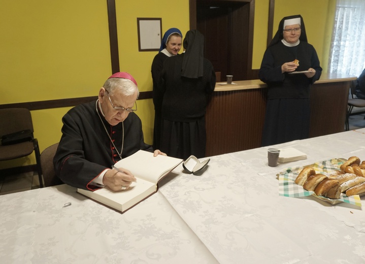 Pielgrzymka osób konsekrowanych do sanktuarium Matki Bożej Nieustającej Pomocy w Gliwicach 