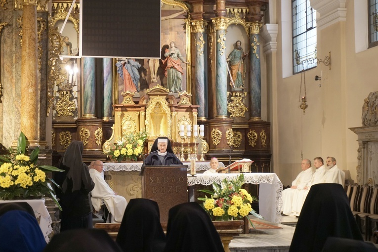 Pielgrzymka osób konsekrowanych do sanktuarium Matki Bożej Nieustającej Pomocy w Gliwicach 