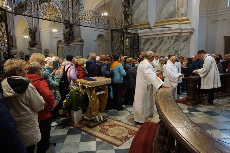 Diecezjalna pielgrzymka róż różańcowych do Barda