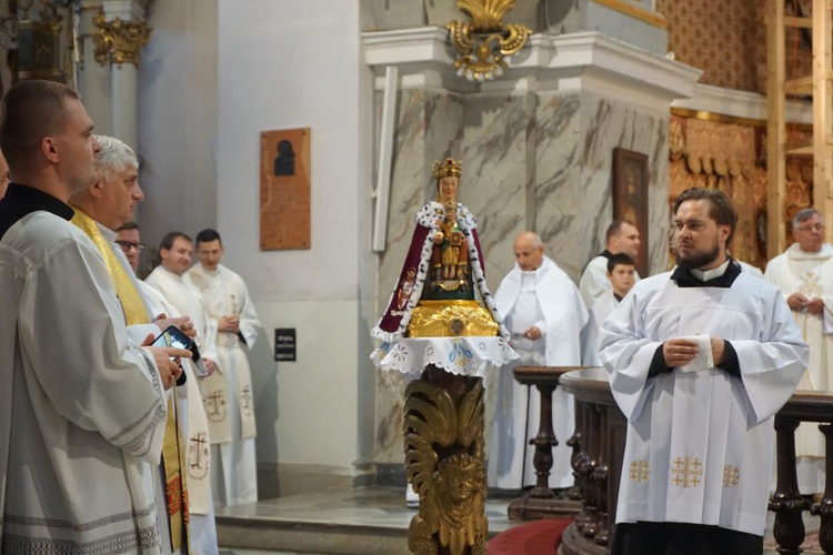 Diecezjalna pielgrzymka róż różańcowych do Barda