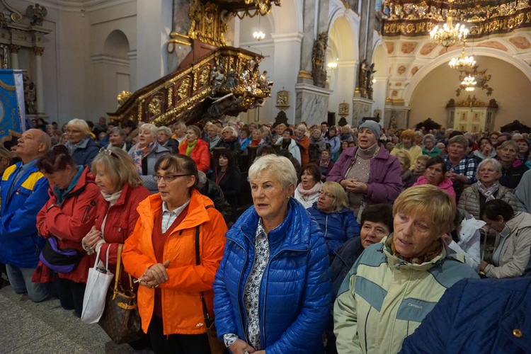 Diecezjalna pielgrzymka róż różańcowych do Barda