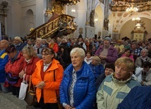 Z różańcem w ręku modlili się w intencjach diecezji, całego Kościoła, ale też osobistych.