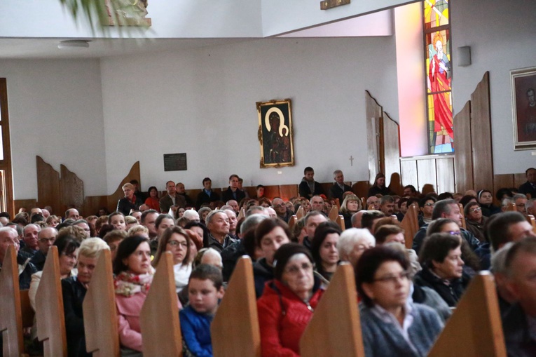 Relikwie dzieci fatimskich w Łękach Górnych