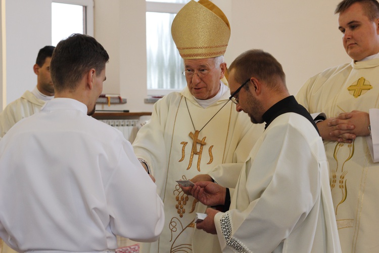 Promocja szafarzy nadzwyczajnych diecezji łowickej