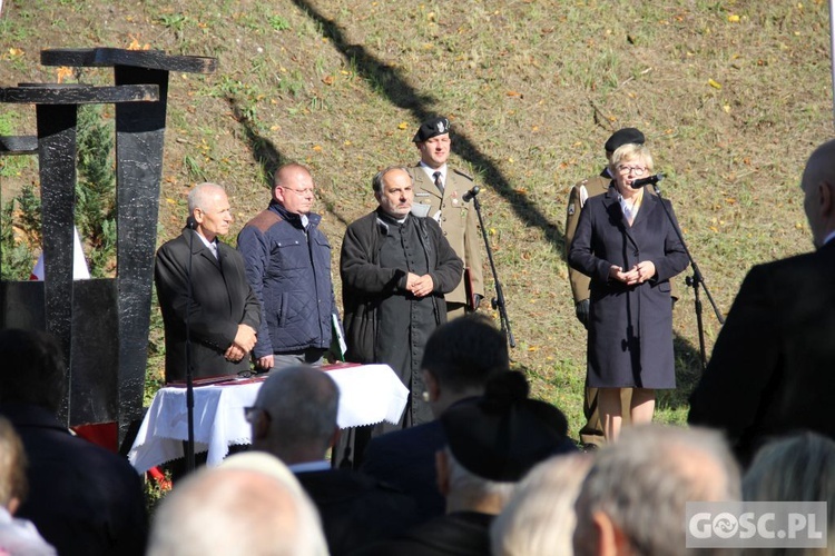 Uroczystości przy pomniku Ofiar Ludobójstwa w Zielonej Górze (Łężyca)