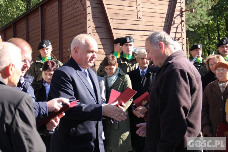 Uroczystości przy pomniku Ofiar Ludobójstwa w Zielonej Górze (Łężyca)