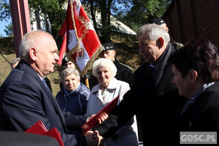 Uroczystości przy pomniku Ofiar Ludobójstwa w Zielonej Górze (Łężyca)