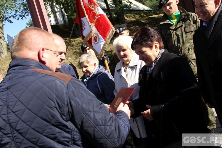 Uroczystości przy pomniku Ofiar Ludobójstwa w Zielonej Górze (Łężyca)