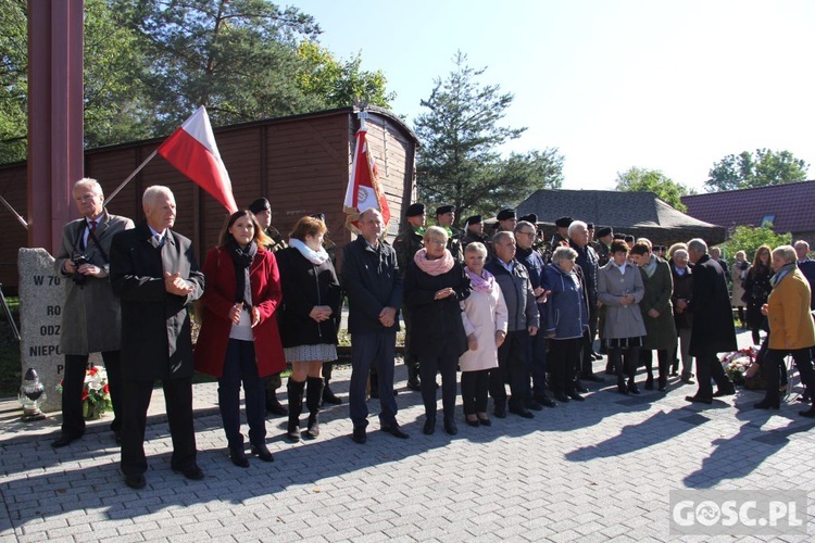 Uroczystości przy pomniku Ofiar Ludobójstwa w Zielonej Górze (Łężyca)