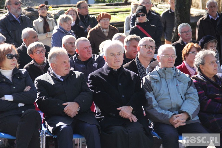 Uroczystości przy pomniku Ofiar Ludobójstwa w Zielonej Górze (Łężyca)