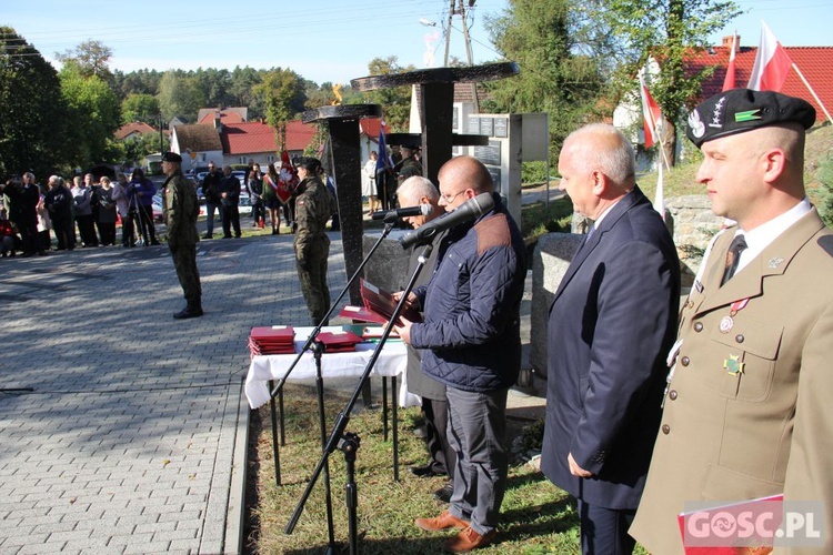 Uroczystości przy pomniku Ofiar Ludobójstwa w Zielonej Górze (Łężyca)