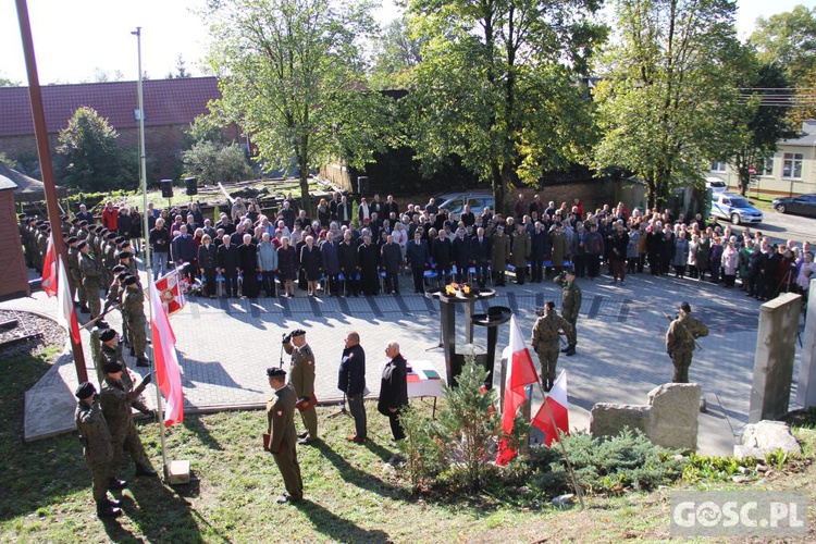 Uroczystości przy pomniku Ofiar Ludobójstwa w Zielonej Górze (Łężyca)