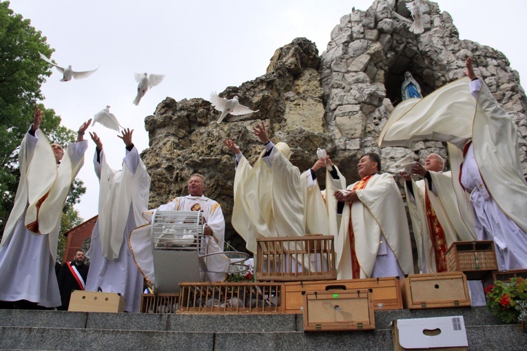 Pielgrzymka hodowców gołębi i orkiestr kalwaryjskich